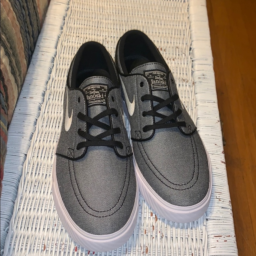 NWTNike SB Janoski Black Sail & White Canvas shoes